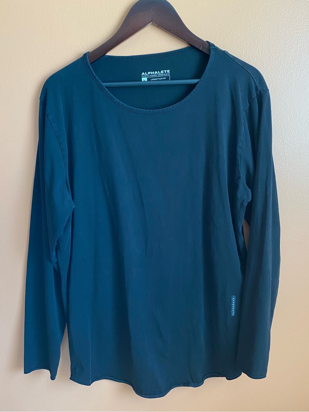Alphalete Men’s Lifestyle Fit Long Sleeve Pullover T-Shirt Black Size Large